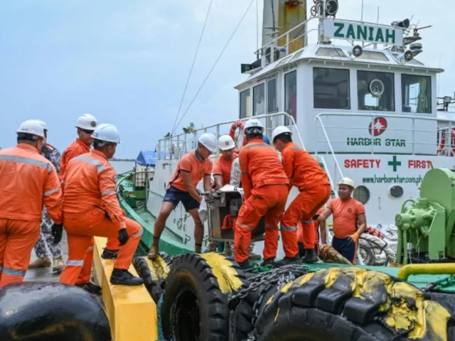 the coast guard has warned that if the entire cargo leaked it would be an environmental catastrophe and the worst oil spill in the philippine history photo afp